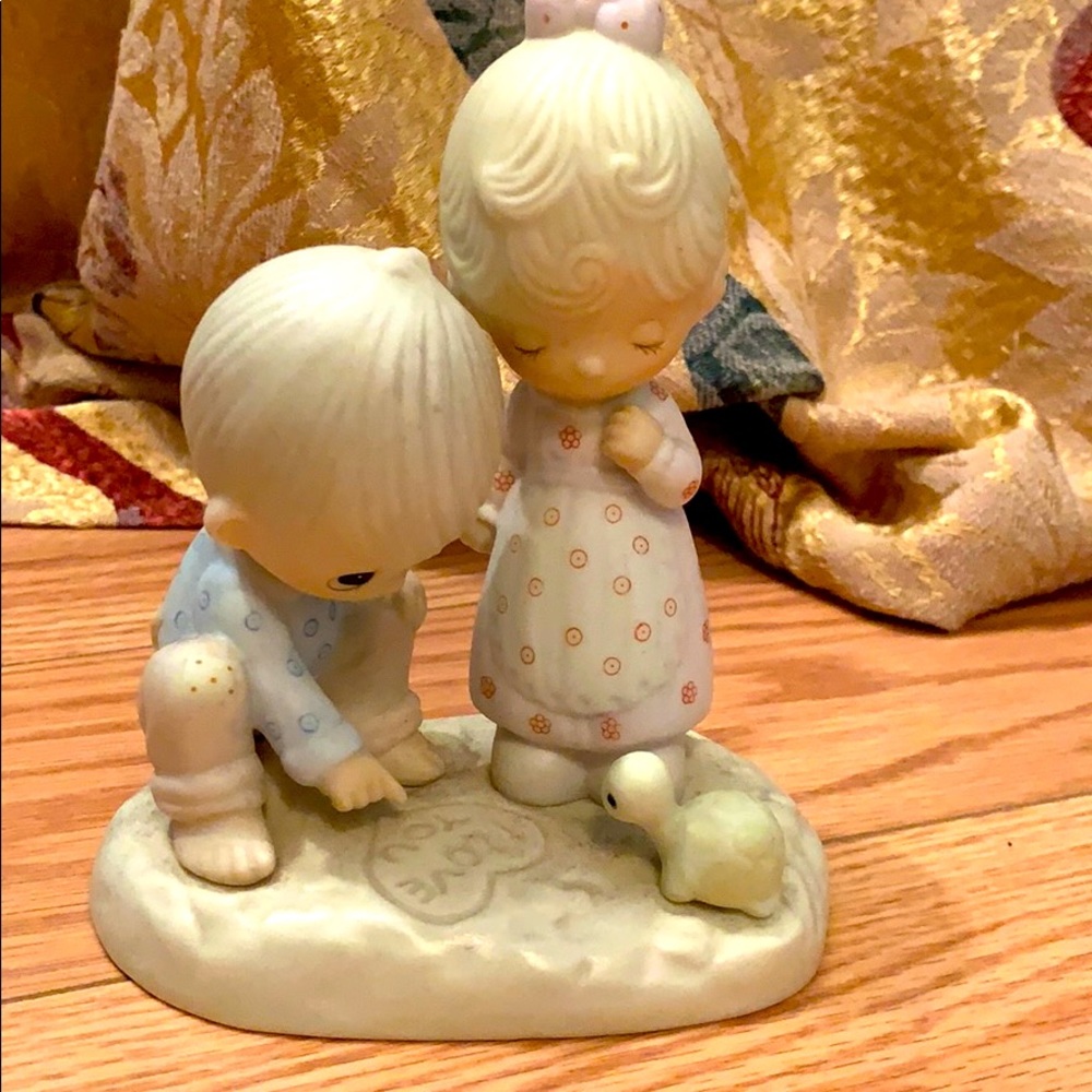 “Tho Art Mine” ENESCO figurine